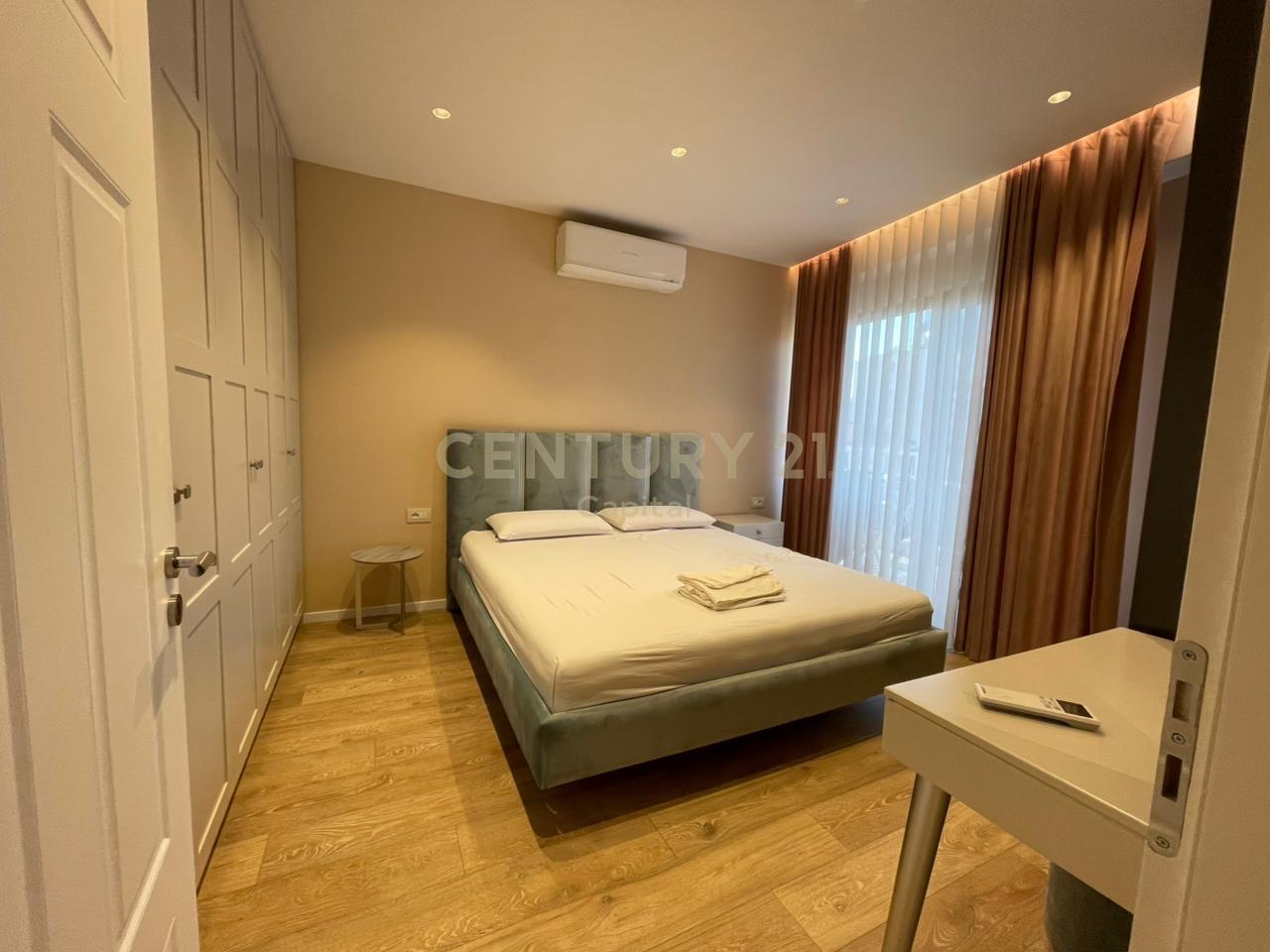 Jepet me qera apartament 1+1, pranë Pazarit të Ri!