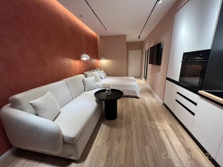 Monolocale in affitto nel Centro, all'inizio di via Kavaja!