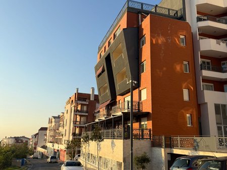 Appartamento 3+2+1 in vendita a Fresku, Tirana