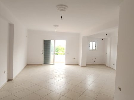 SARANDE,  APARTAMENT NE SHITJE 3+1+2