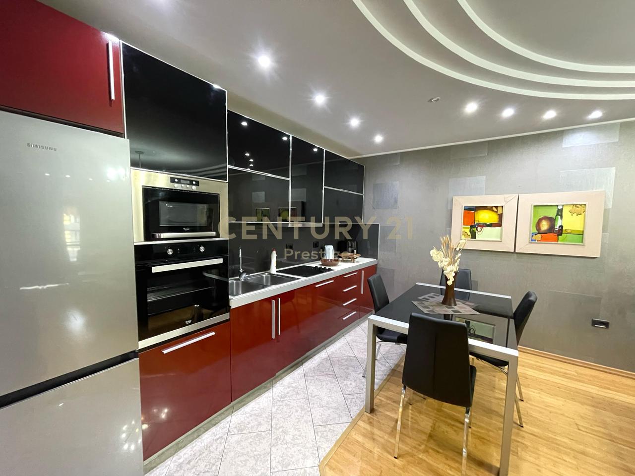 IN AFFITTO APPARTAMENTO 2+1+2 VICINO ALL'AMBASCIATA AMERICANA, TIRANA!