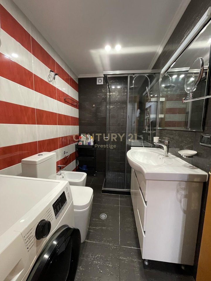 IN AFFITTO APPARTAMENTO 2+1+2 VICINO ALL'AMBASCIATA AMERICANA, TIRANA!