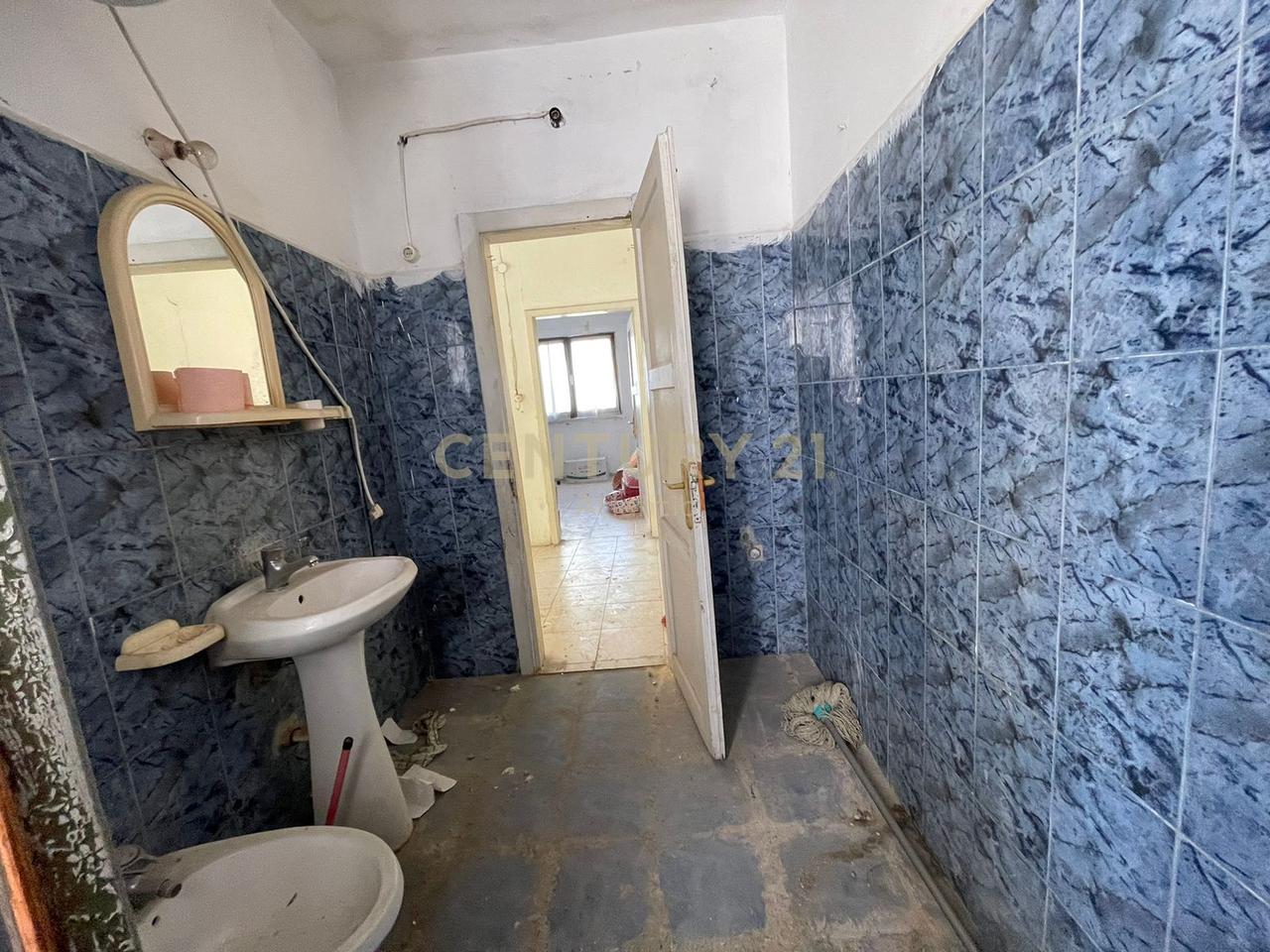 Shitet Apartament 1+1 tek Lagjia 16, Durres!