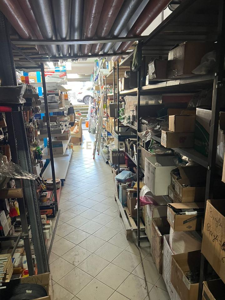 Shitet Biznes Materiale Ndërtimi – Kodra e Diellit, Tiranë