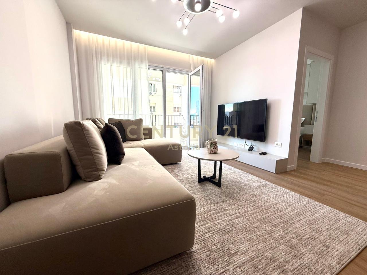 JEPET ME QIRA PARTAMENT 1+1, PAZARI I RI