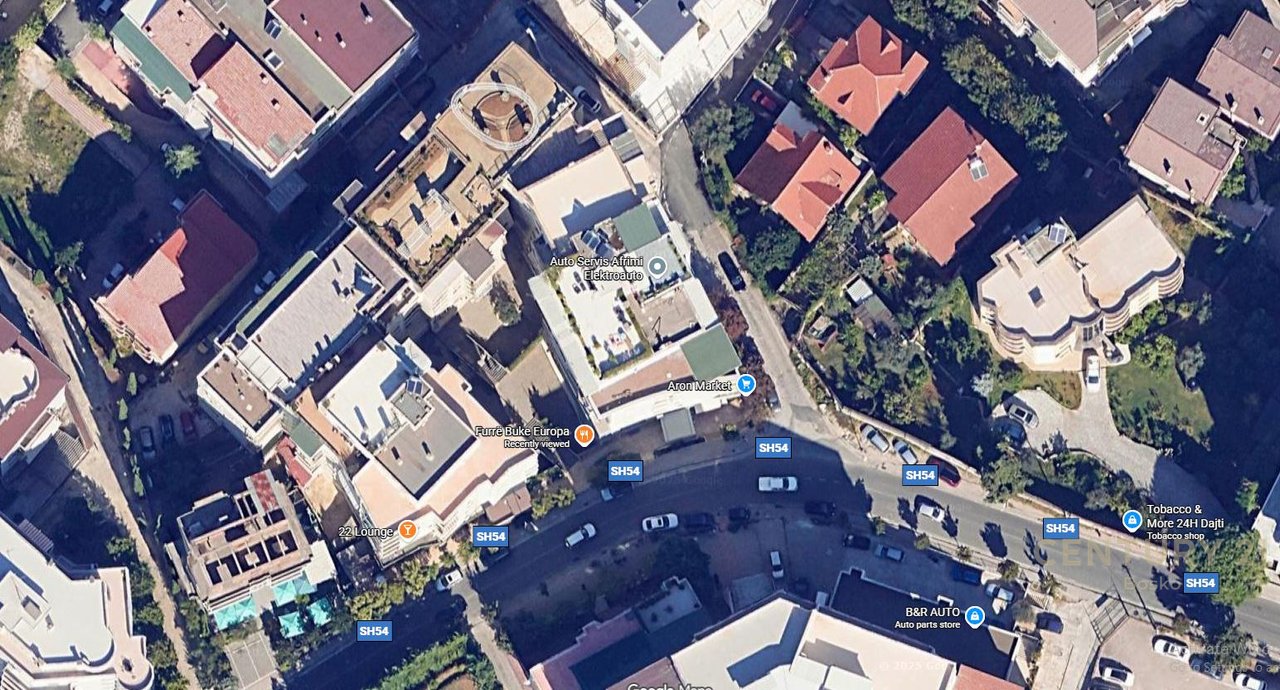 Shitet - Njesi Sherbimi 262 m2 , Kati përdhe  në Fresk