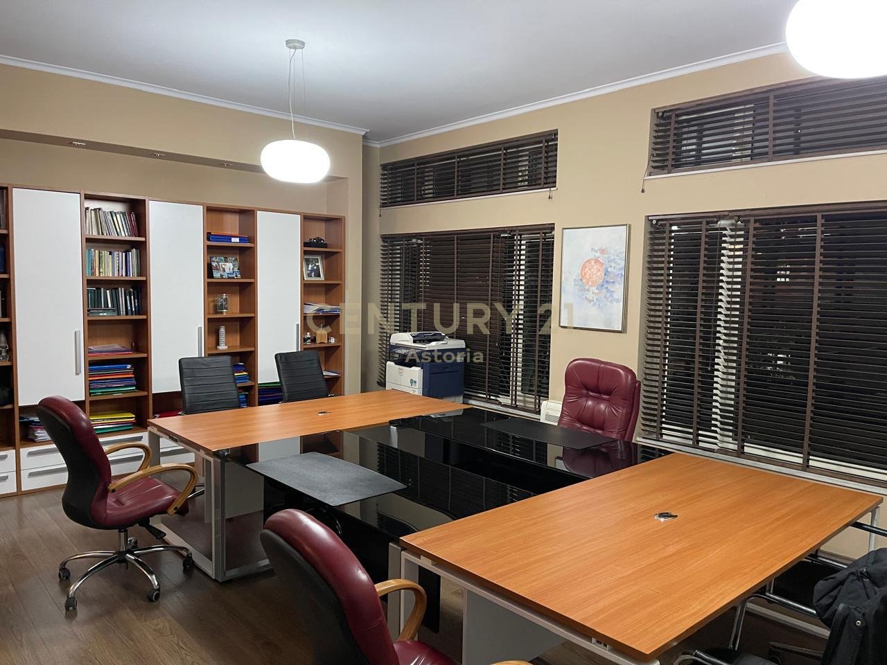 UFFICIO IN AFFITTO PRESSO L'EX MOSTRA, DI FRONTE AL TRIBUNALE. UNITÀ UFFICIO IN AFFITTO PRESSO L'EX MOSTRA DI FRONTE AL TRIBUNALE.