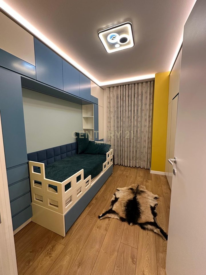 JEPET APARTAMENT 2+1+2 PER QIRA TEK ISH FUSHA E AVIACIONIT, TIRANE