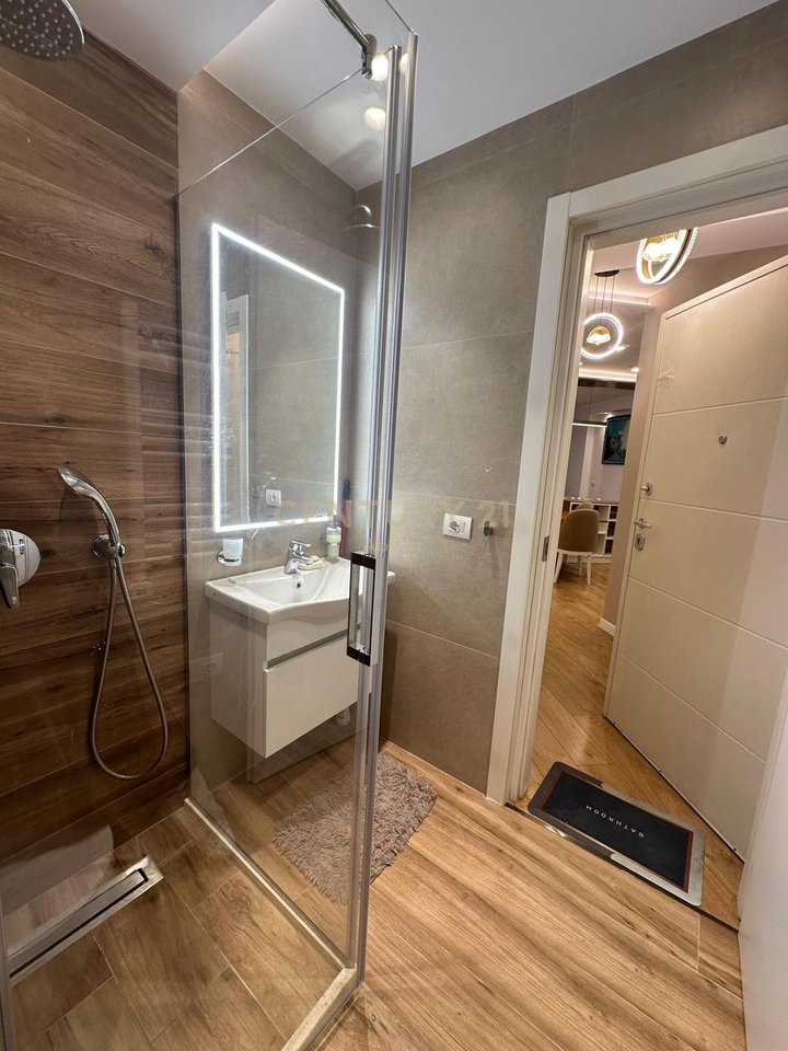 JEPET APARTAMENT 2+1+2 PER QIRA TEK ISH FUSHA E AVIACIONIT, TIRANE