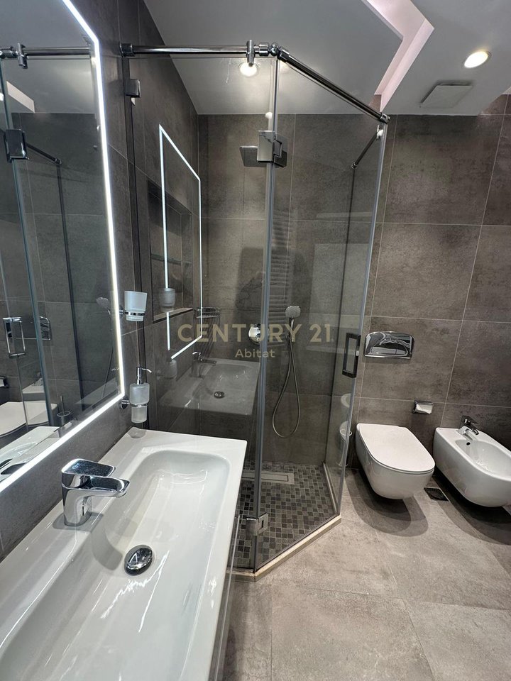 JEPET APARTAMENT 2+1+2 PER QIRA TEK ISH FUSHA E AVIACIONIT, TIRANE