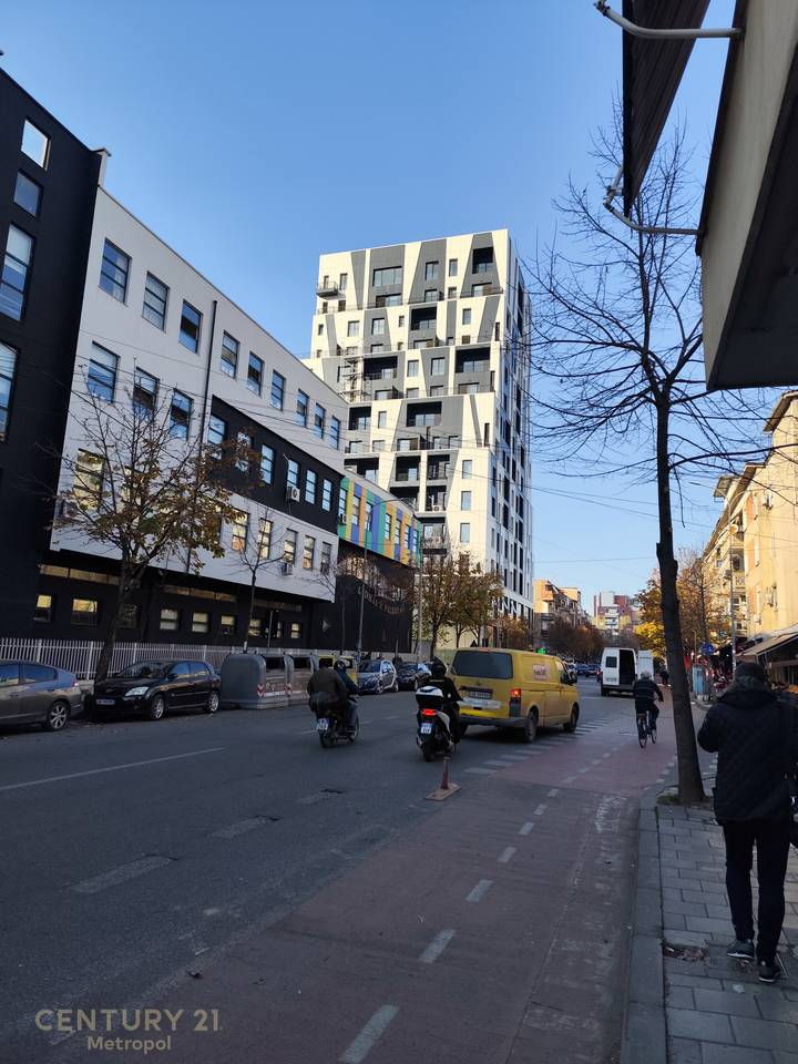 ZYRE ME QIRANE RRUGEN E BARRIKADAVE