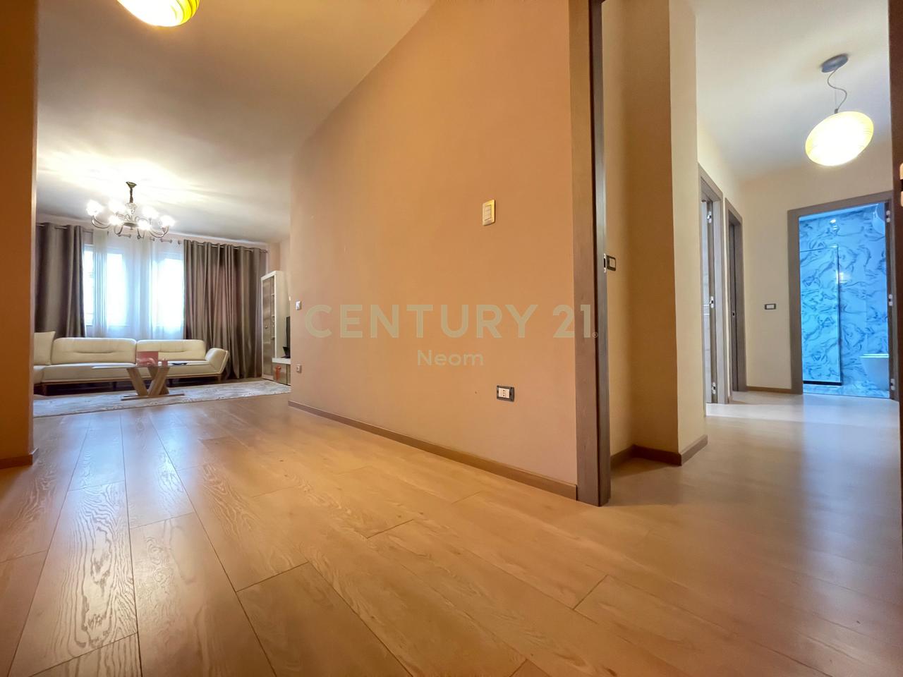 QIRA, APARTAMENT MODERN 2+1+2 te KOMUNA ‼️