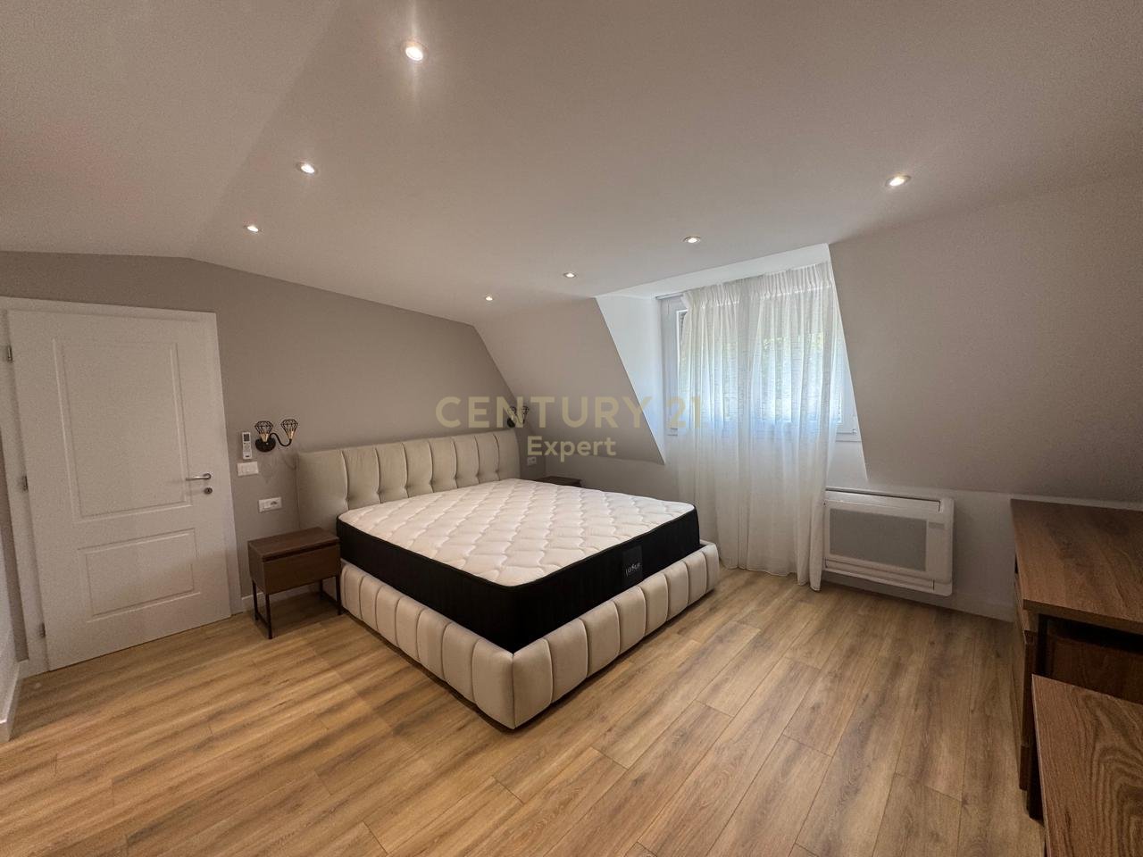 APPARTAMENTO DUPLEX MODERNO AL LAGO ASCIUTTO