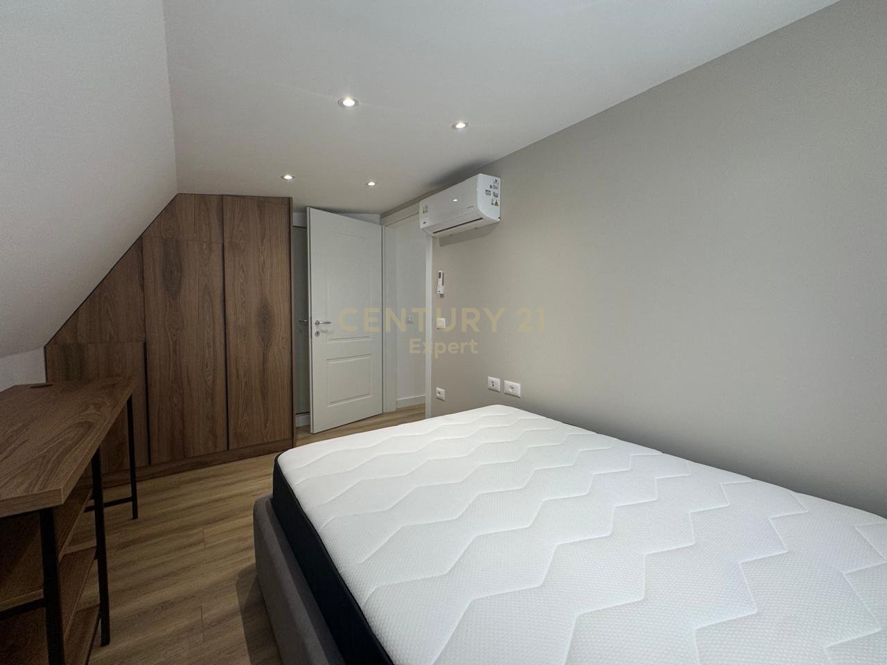 APPARTAMENTO DUPLEX MODERNO AL LAGO ASCIUTTO