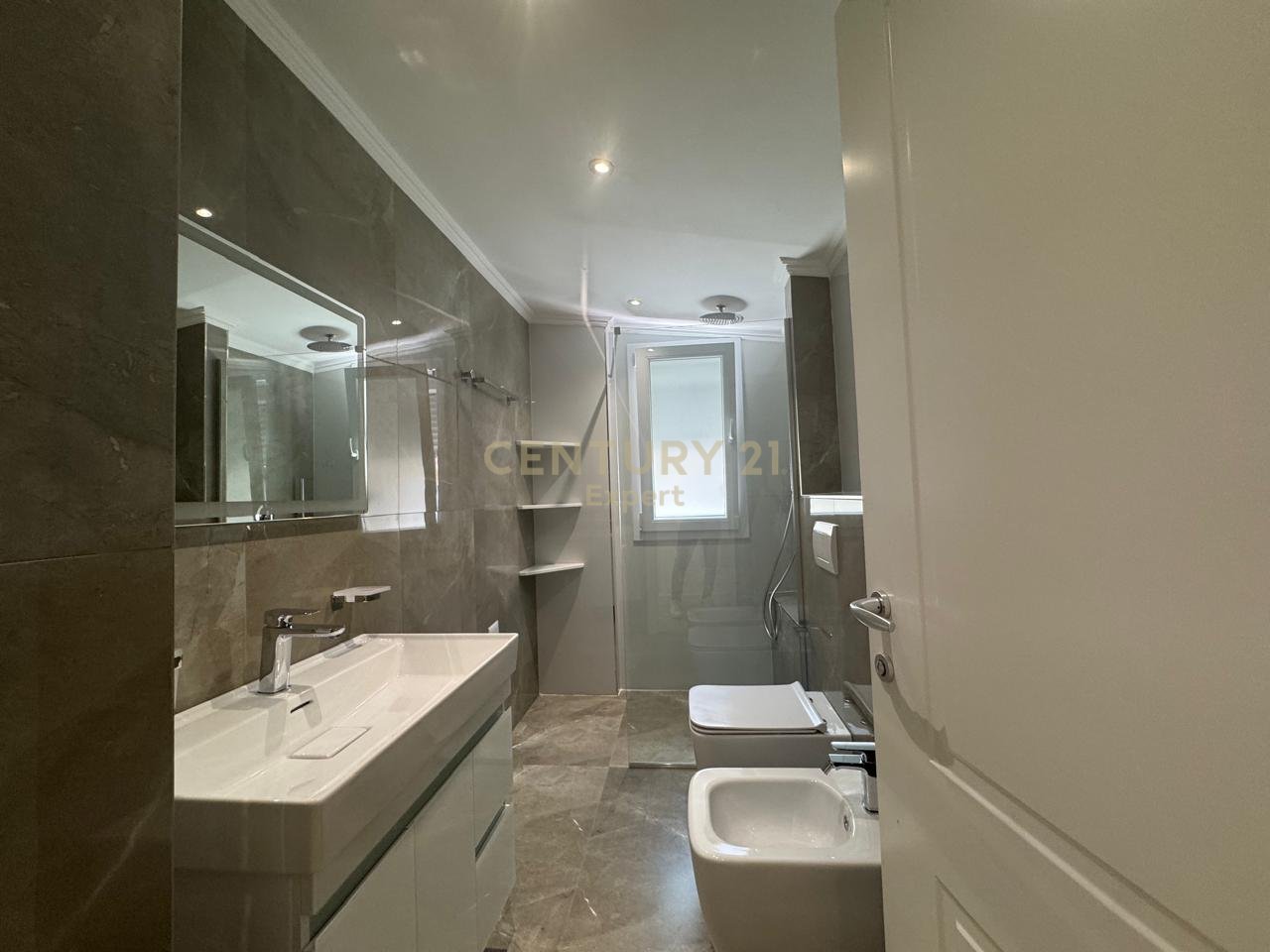 APPARTAMENTO DUPLEX MODERNO AL LAGO ASCIUTTO