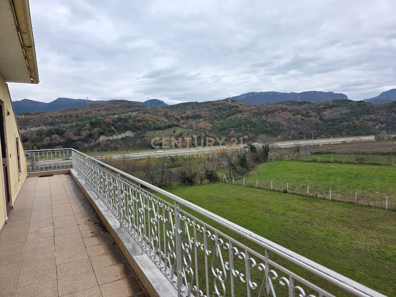 Vilë Tre katëshe për Shitje në Bërzhitë, Prane PALMA NOVA RESORT