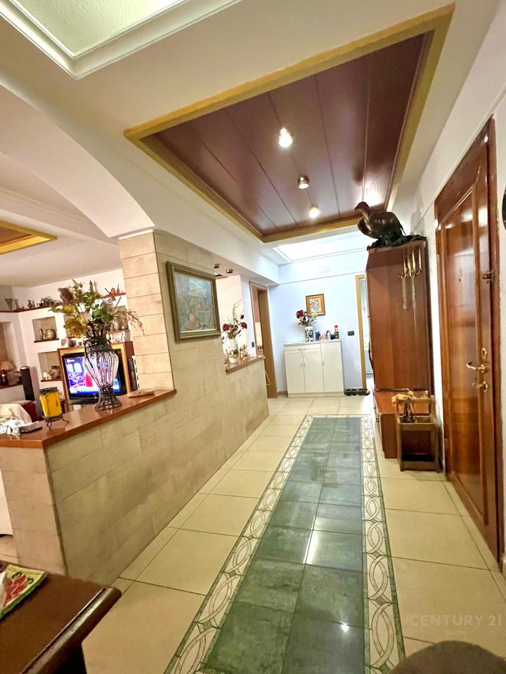 Bllok shitet apartament 2+1+2 me verandë