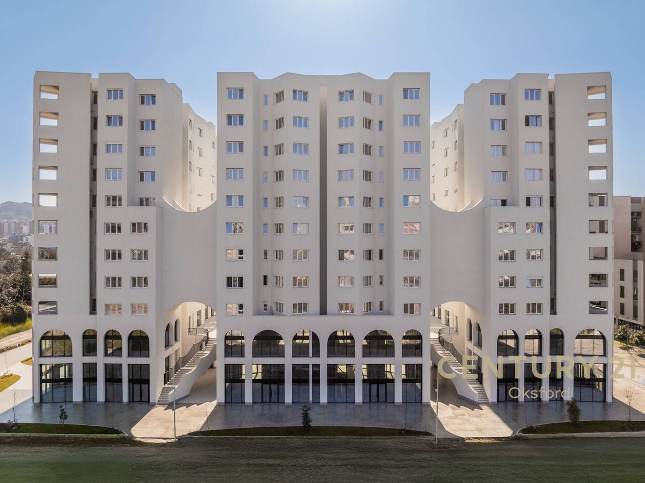 AMBIENT KOMERCIALE për SHITJE në River Residence!