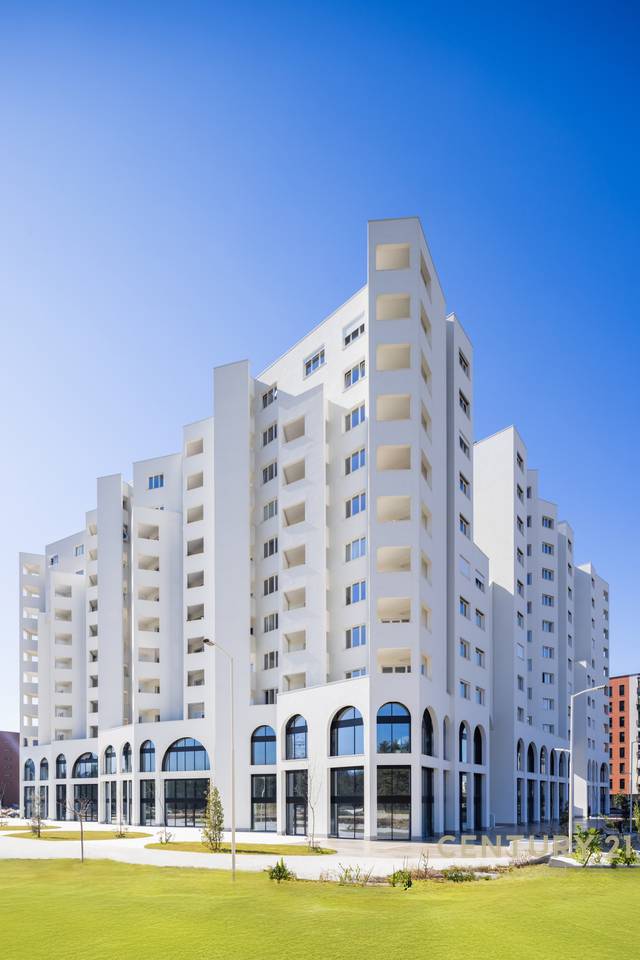 AMBIENT KOMERCIALE për SHITJE në River Residence!