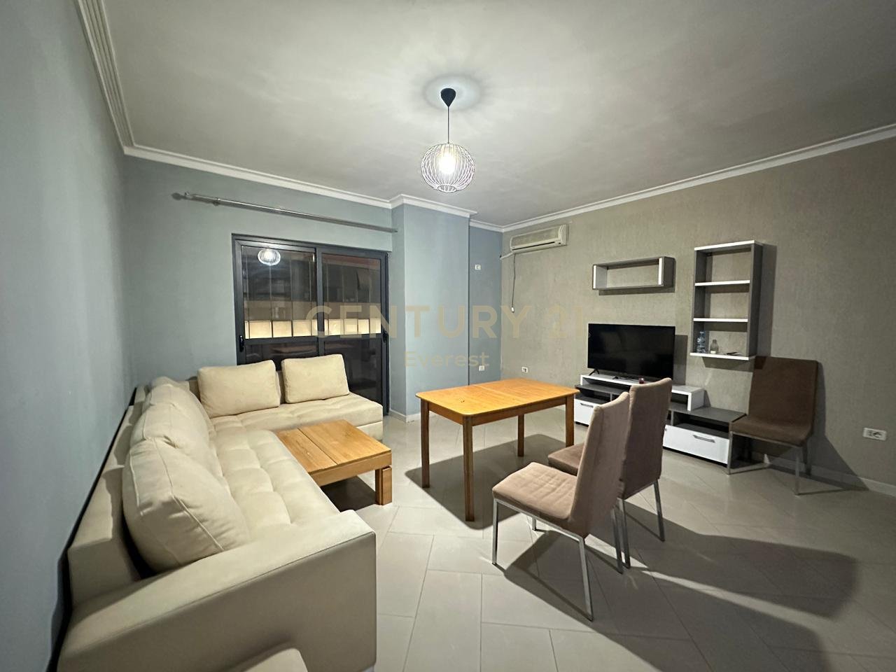 ASTIR, JAPIM ME QIRA APARTAMENT PER ZYRE