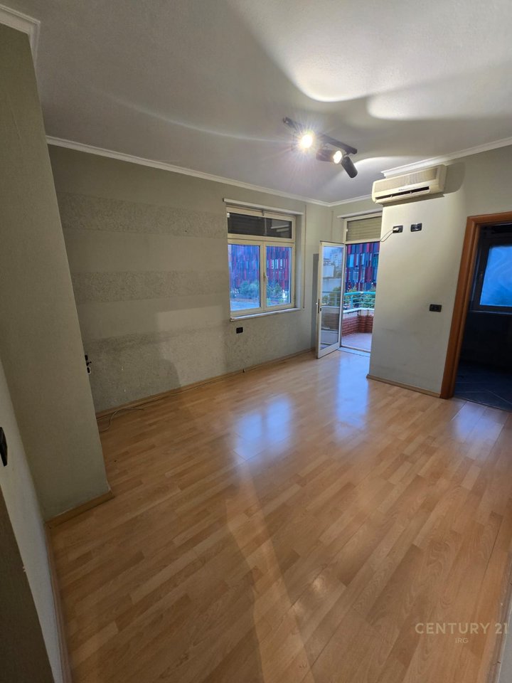 AMBIENT PER ZYRA +PARKIM PRANE AIR ALBANIA!