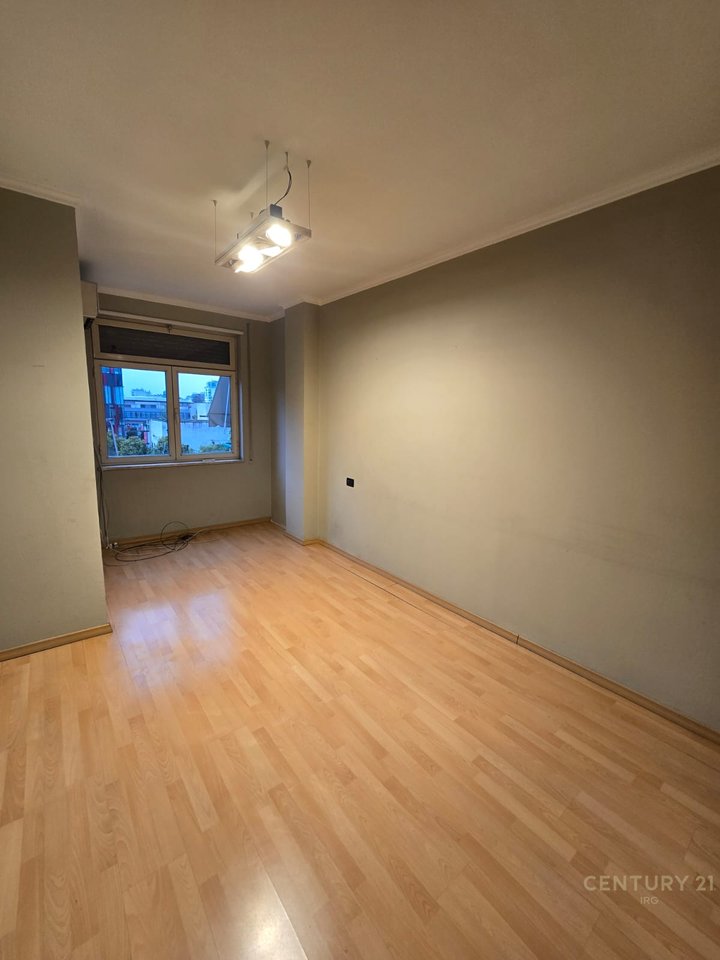 AMBIENT PER ZYRA +PARKIM PRANE AIR ALBANIA!