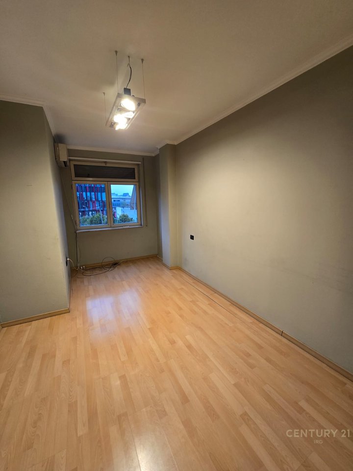 AMBIENT PER ZYRA +PARKIM PRANE AIR ALBANIA!