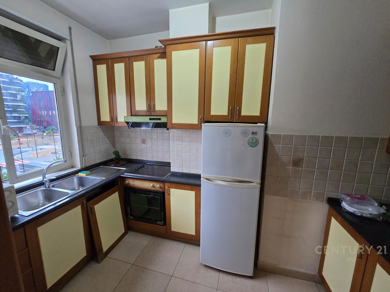 AMBIENT PER ZYRA +PARKIM PRANE AIR ALBANIA!