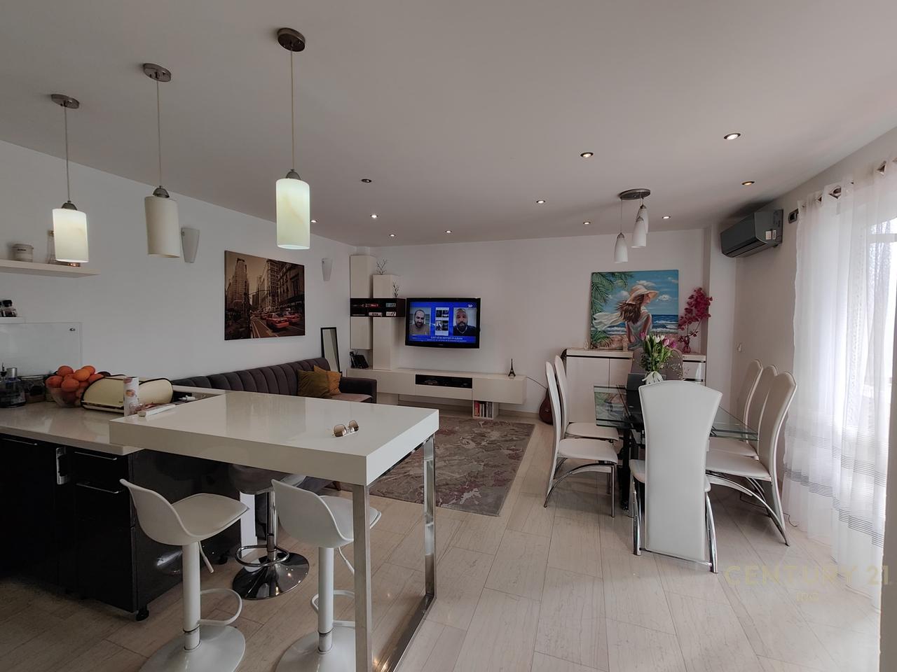 Apartament 2+1 me Qira në Myslym Shyri, Tiranë - 800€ | 93 m²