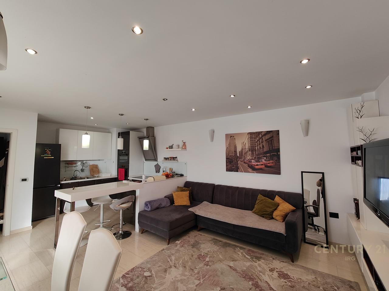 Apartament 2+1 me Qira në Myslym Shyri, Tiranë - 800€ | 93 m²