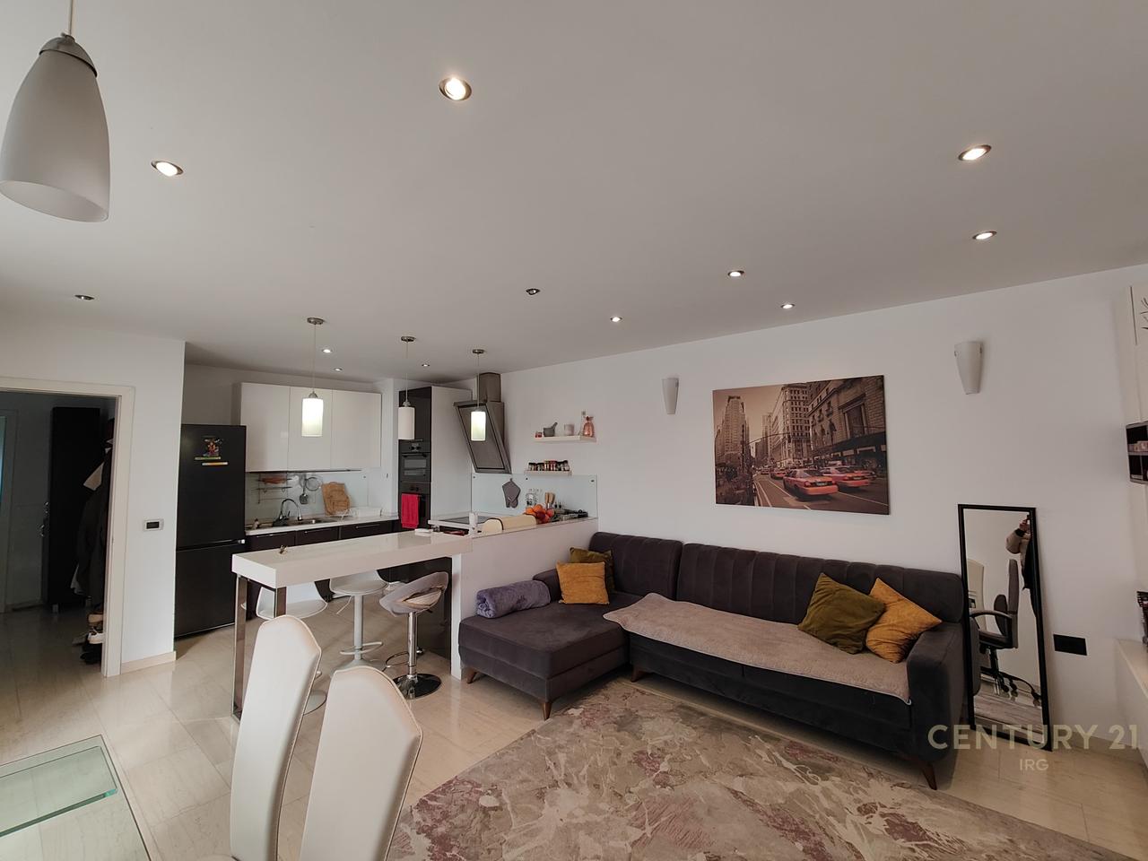 Apartament 2+1 me Qira në Myslym Shyri, Tiranë - 800€ | 93 m²