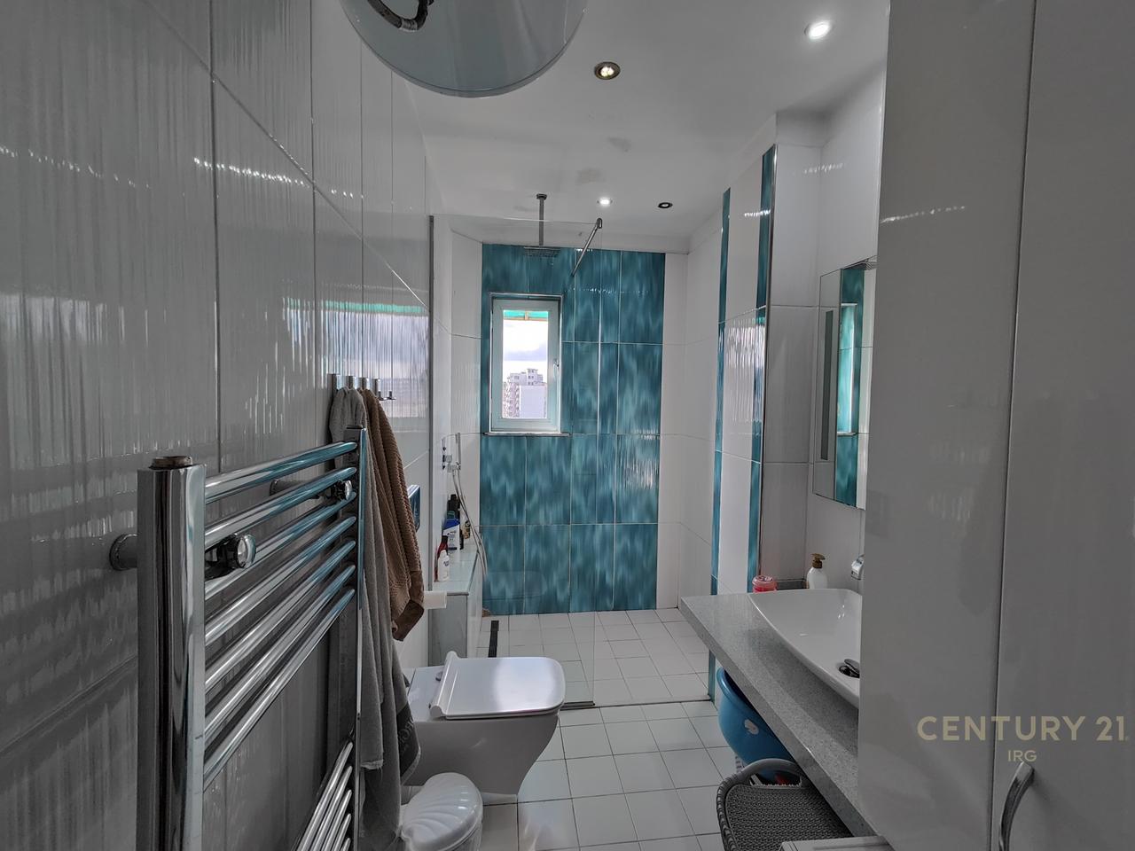 Apartament 2+1 me Qira në Myslym Shyri, Tiranë - 800€ | 93 m²