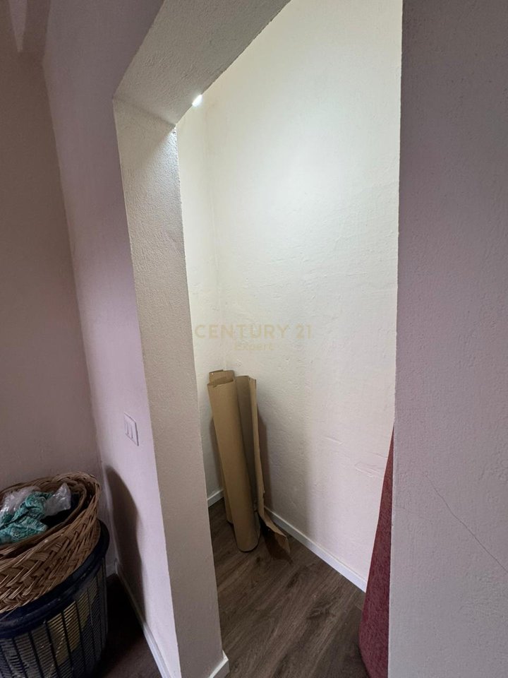 AMBJENT BIZNESI PER QIRA PRANE MEDRESESE.