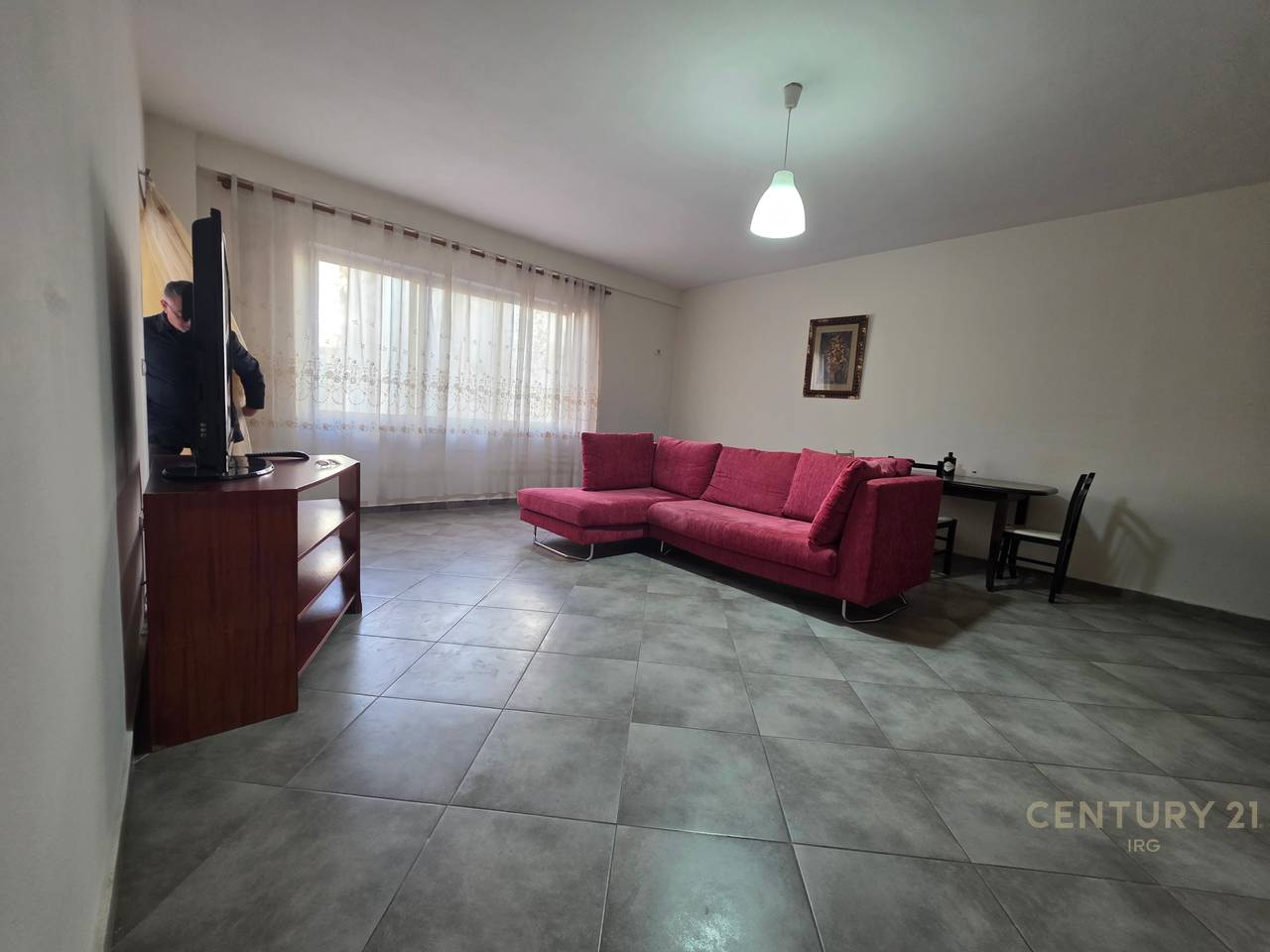Jepet me qira apartament 1+1 pranë Bar Artisti, Astir