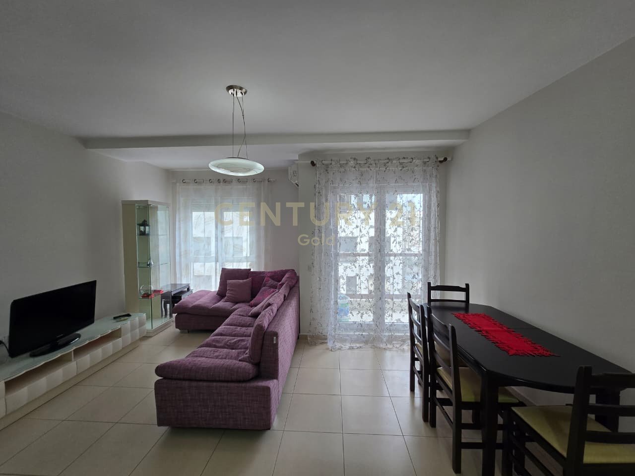 APARTAMENT 2+1 PER QIRA NE KOMPLEKSIN MAGNET!
