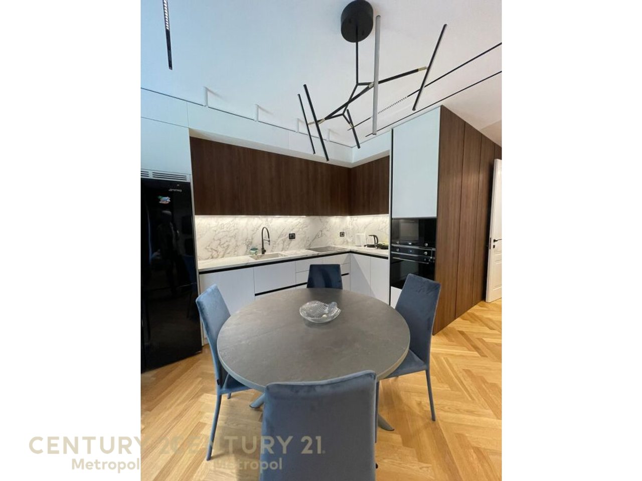 JEPET ME QIRA APARTAMENT 2+1+2+ POST PARKIMI, LIQENI I THATË!