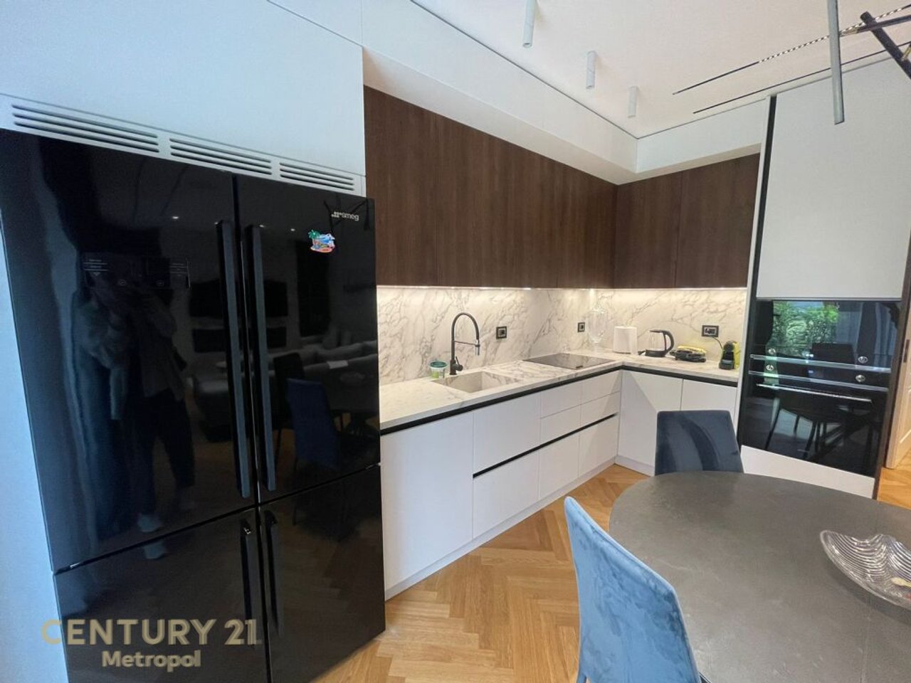 JEPET ME QIRA APARTAMENT 2+1+2+ POST PARKIMI, LIQENI I THATË!