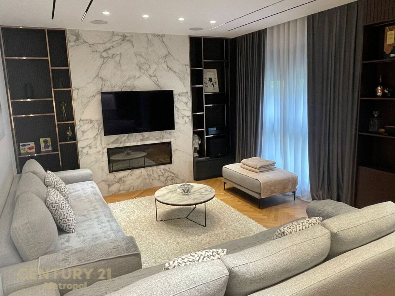 JEPET ME QIRA APARTAMENT 2+1+2+ POST PARKIMI, LIQENI I THATË!