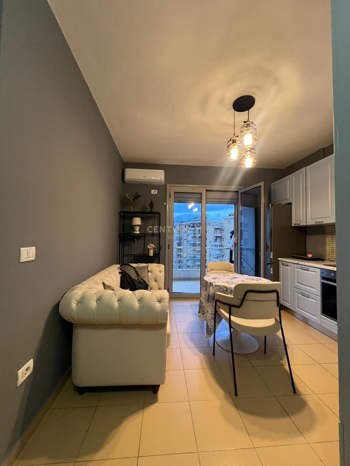 Shitet Apartament në Lungomare | 53.6 m² | I Mobiluar