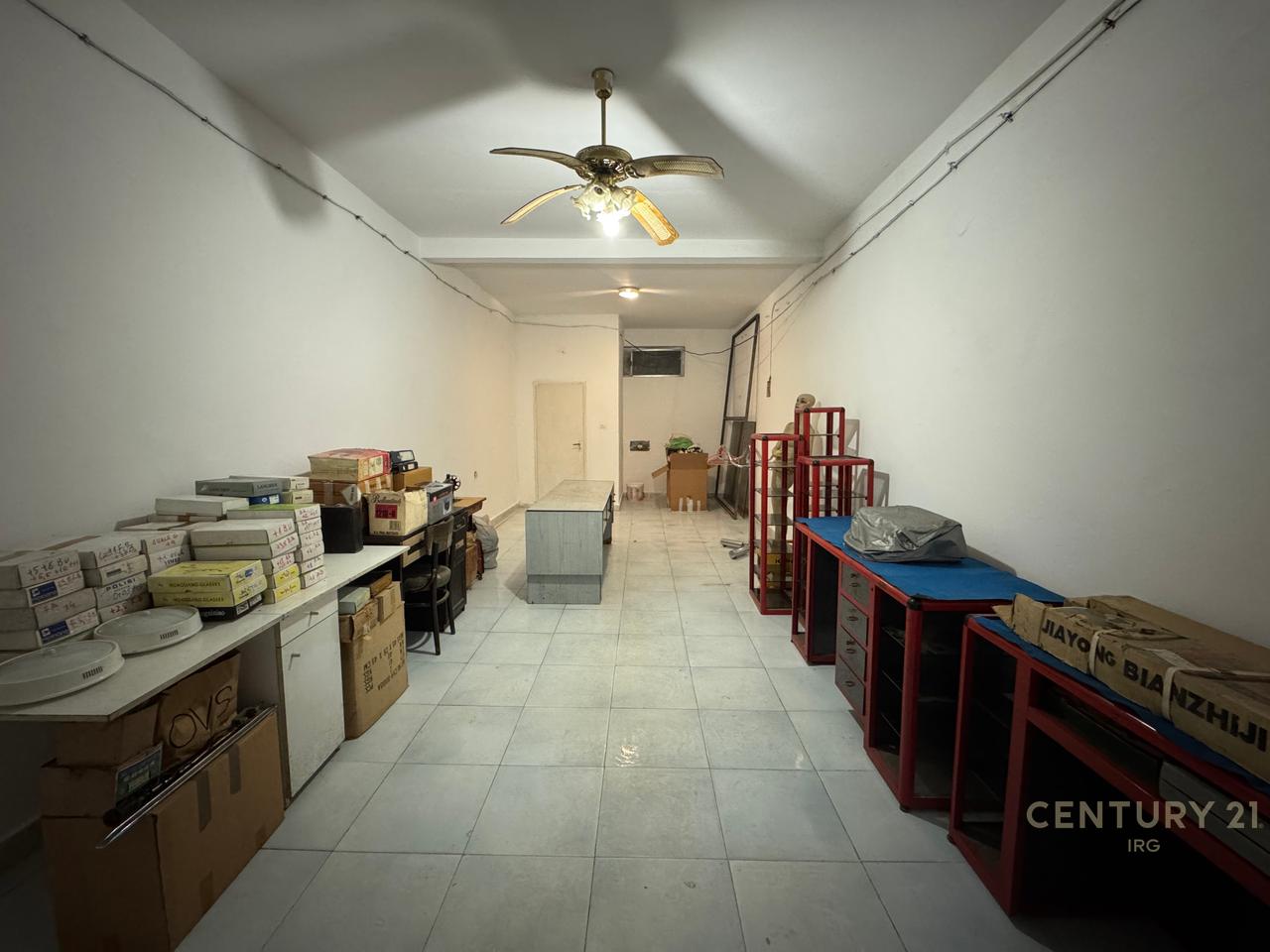 EXCLUSIVE, SHOP FOR SALE 41M² AT VASIL SHANTO!