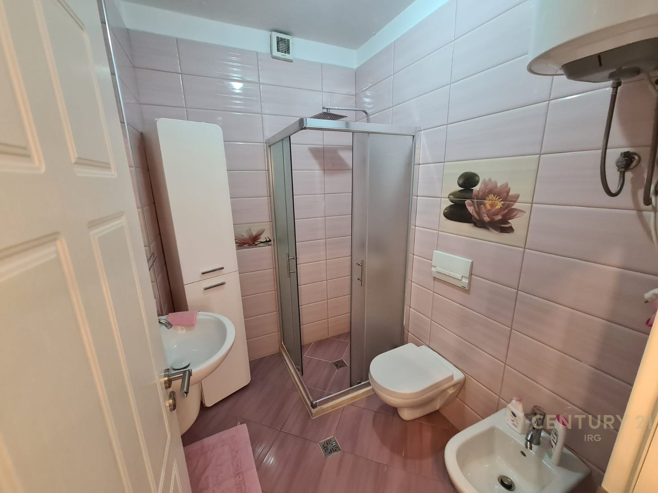 APARTMENT 1+1+STUDIO WITH BALCONY!