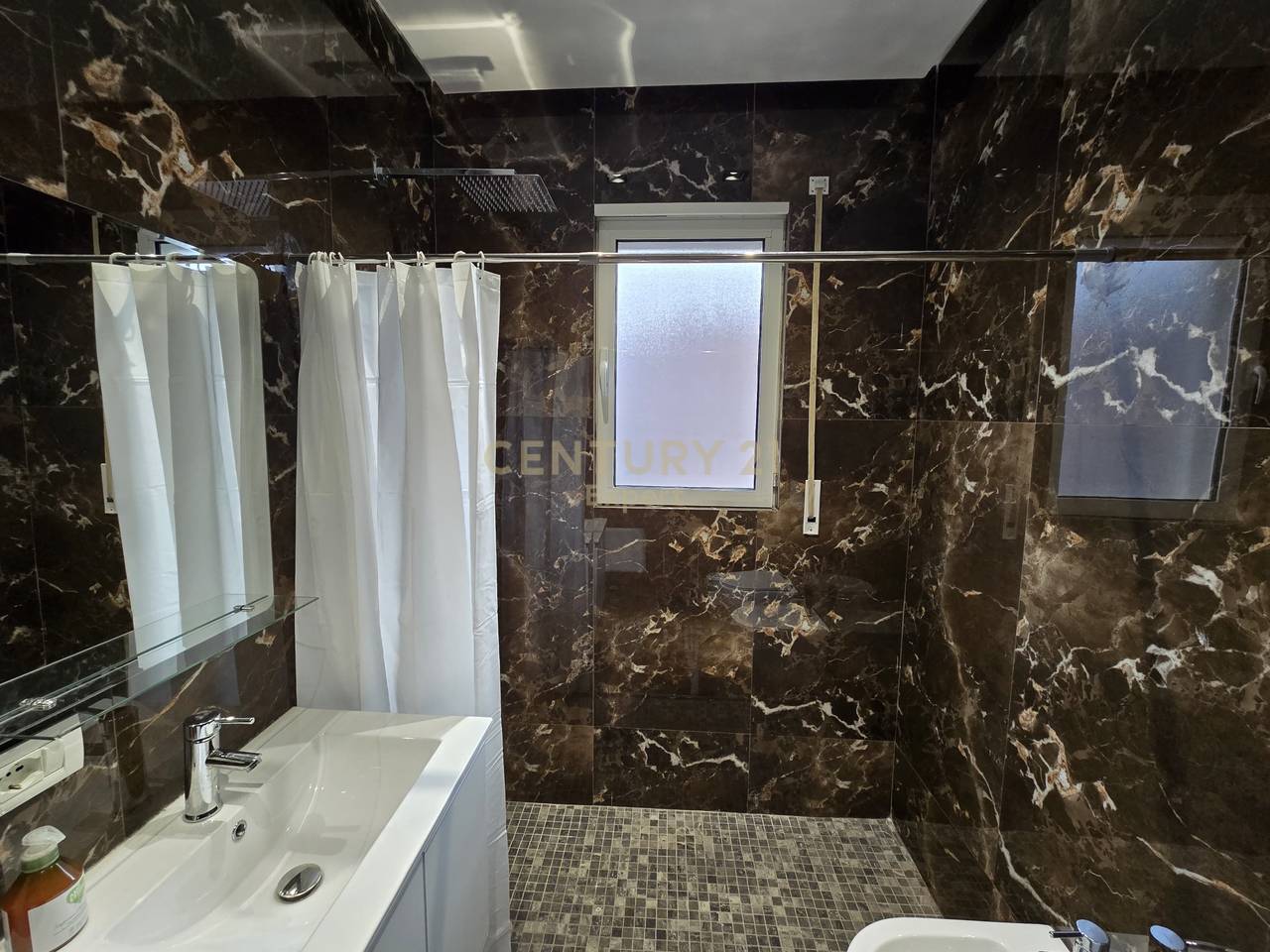 Apartament 2+1+2 per shitje te Kopshti Botanik!