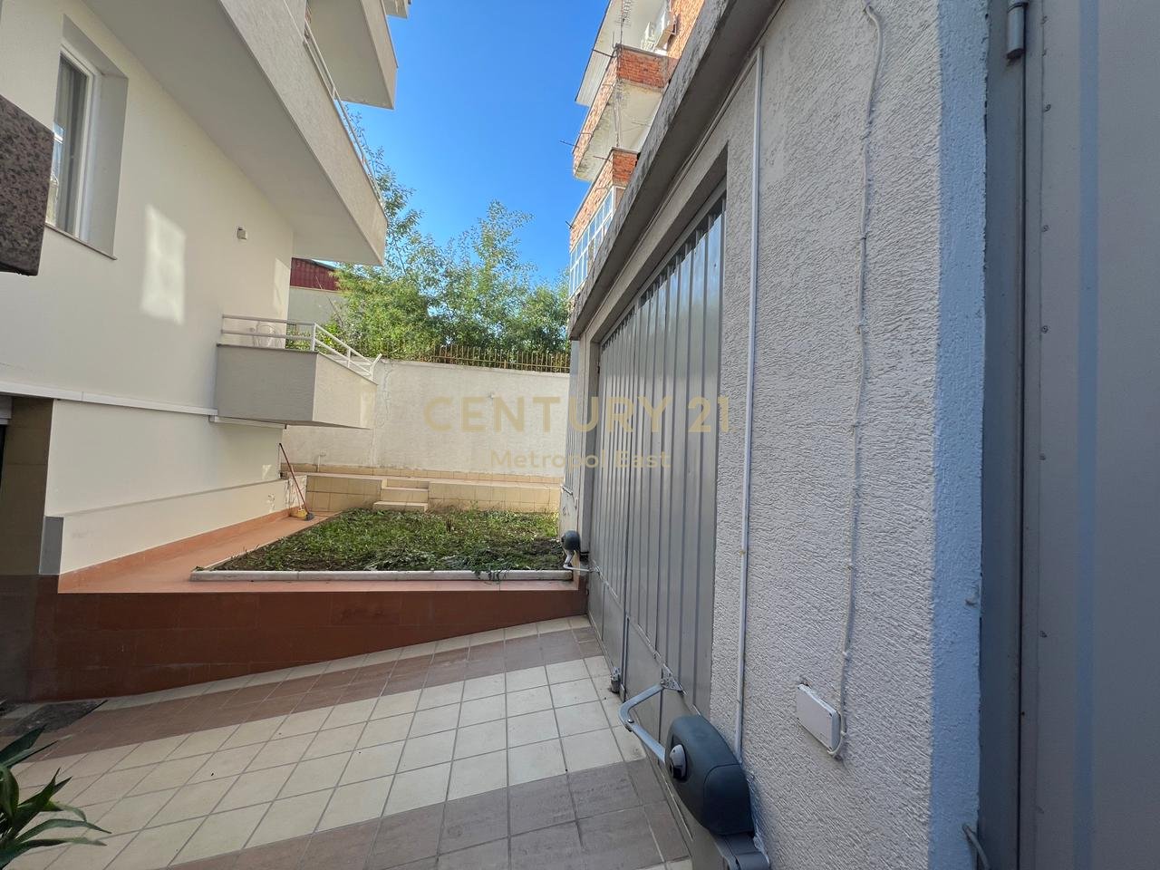 The second floor of a 3-story villa is for rent, near the American Embassy