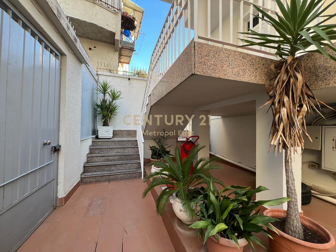 The second floor of a 3-story villa is for rent, near the American Embassy