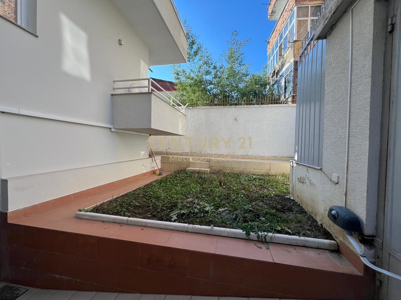 The second floor of a 3-story villa is for rent, near the American Embassy