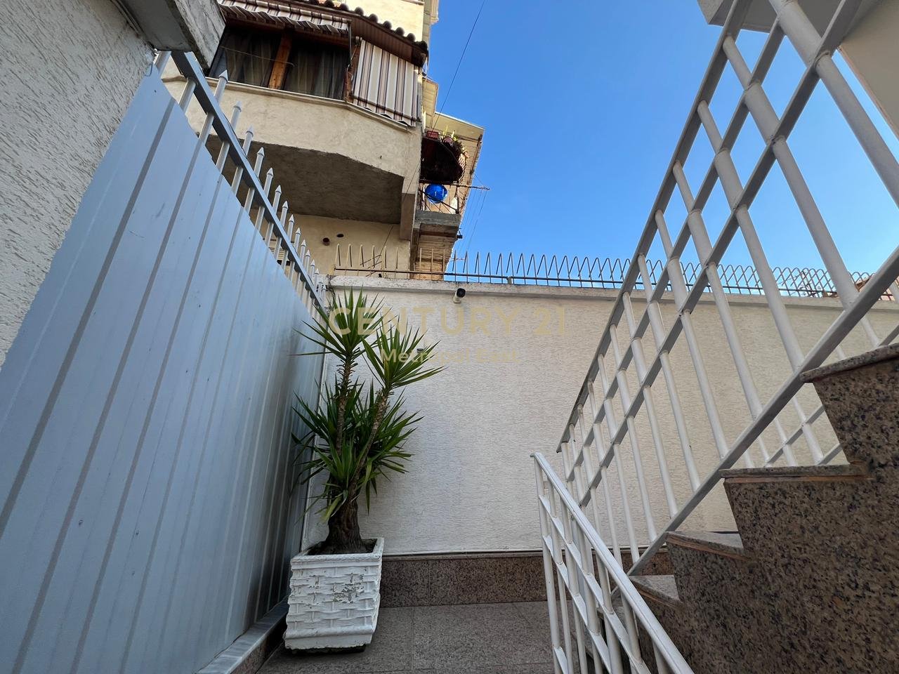 The second floor of a 3-story villa is for rent, near the American Embassy