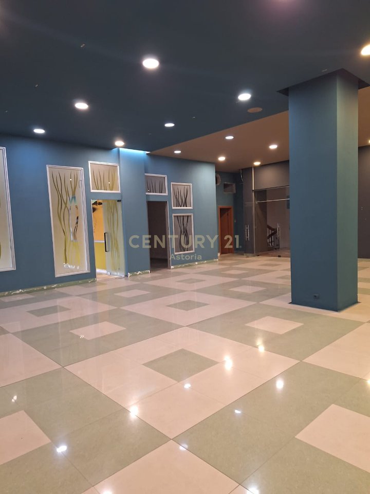 JEPET ME QIRA AMBIENT KOMERCIAL BUZE RRUGE NE AUTOSTRADEN TIRANE-DURRES