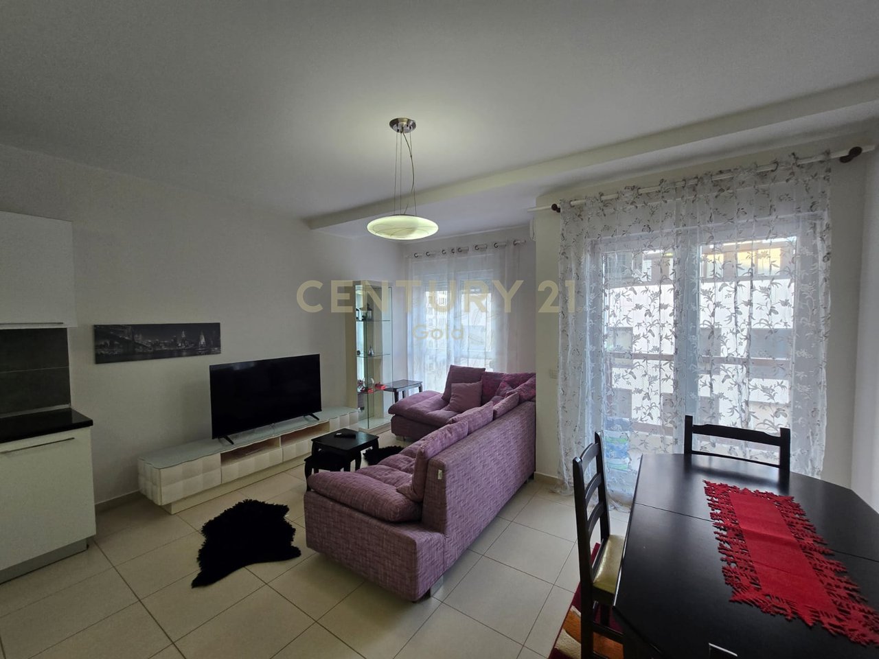 APARTAMENT 2+1 PER QIRA NE KOMPLEKSIN MAGNET!