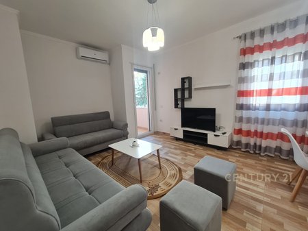 Japim me qira apartament 2+1, përballë shkollës “Zonja e Këshillit të Mirë” !!