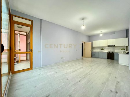 QIRA, ZYRË - 100 m2 me POST PARKIMI te KOMUNA PARISIT‼️